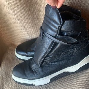 issey miyake hightop leather shoes not sure about the size they look like 10